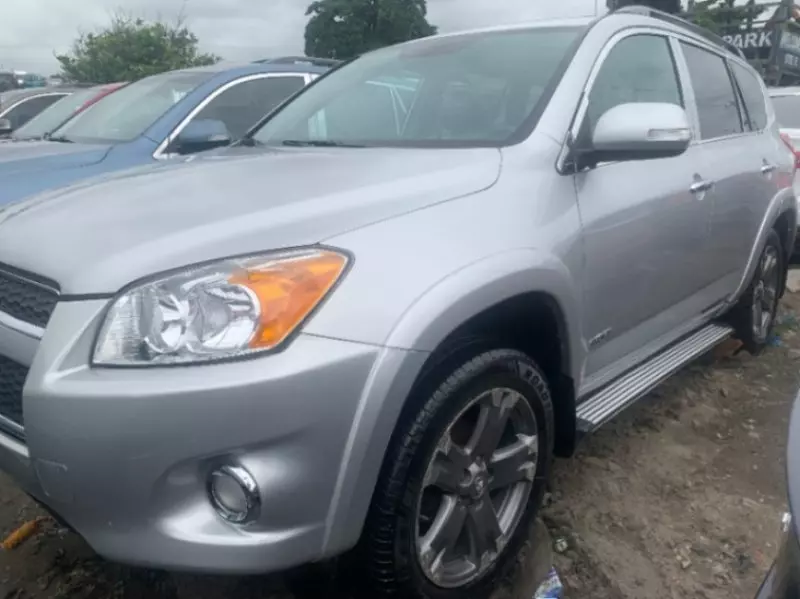 Toyota RAV 4   - 2010