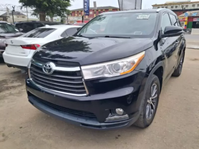 Toyota Highlander   - 2016