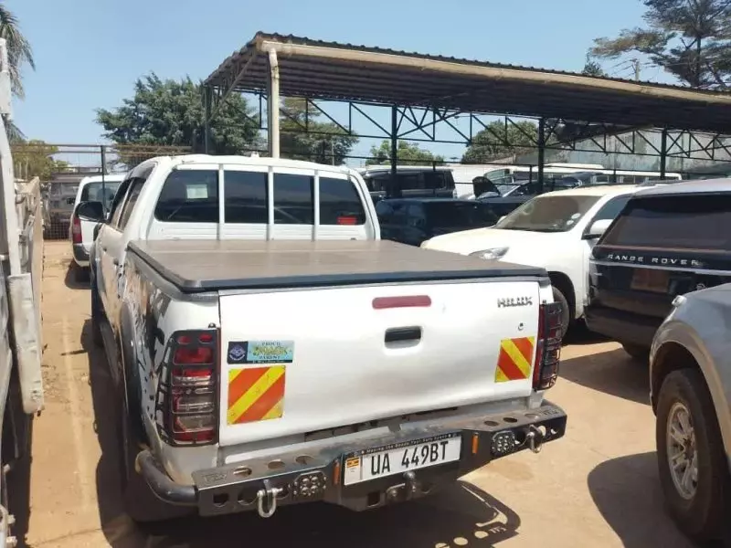 Toyota Hilux    - 2013