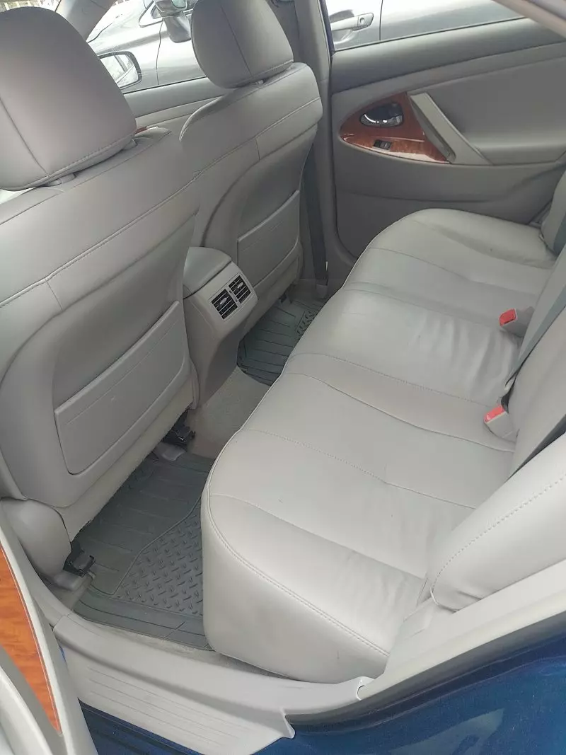 Toyota Camry   - 2010