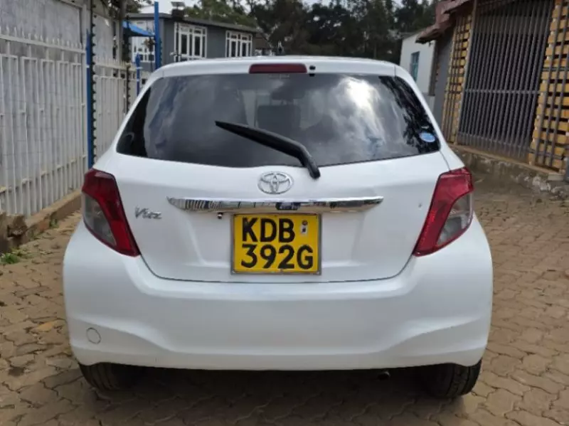 Toyota Vitz   - 2013