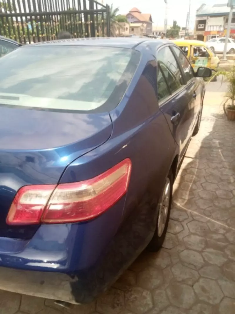 Toyota Camry   - 2009