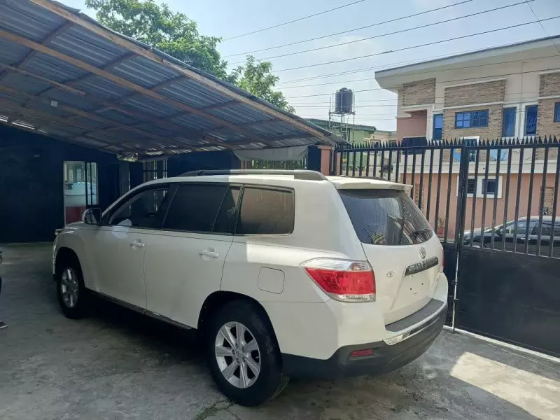 Toyota Highlander   - 2011