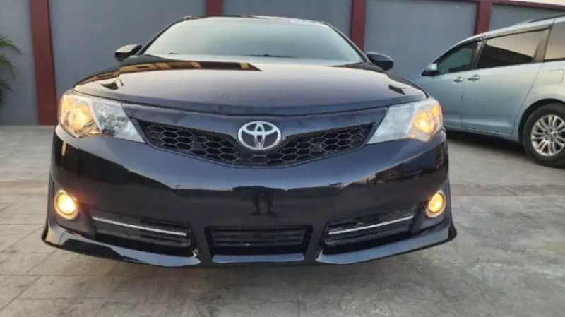 Toyota Camry   - 2012