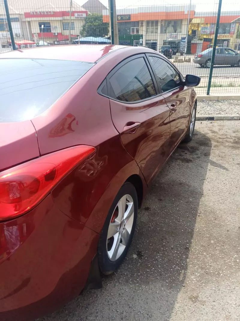 Hyundai Elantra   - 2013