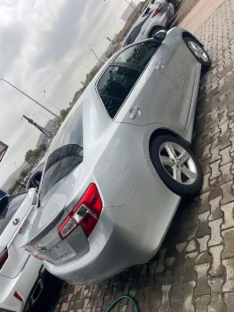 Toyota Camry   - 2012
