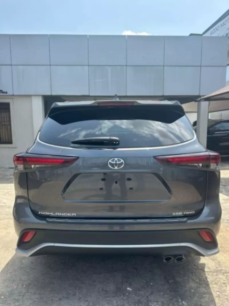Toyota Highlander   - 2024