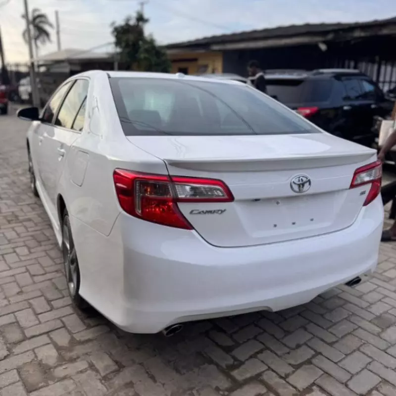 Toyota Camry   -