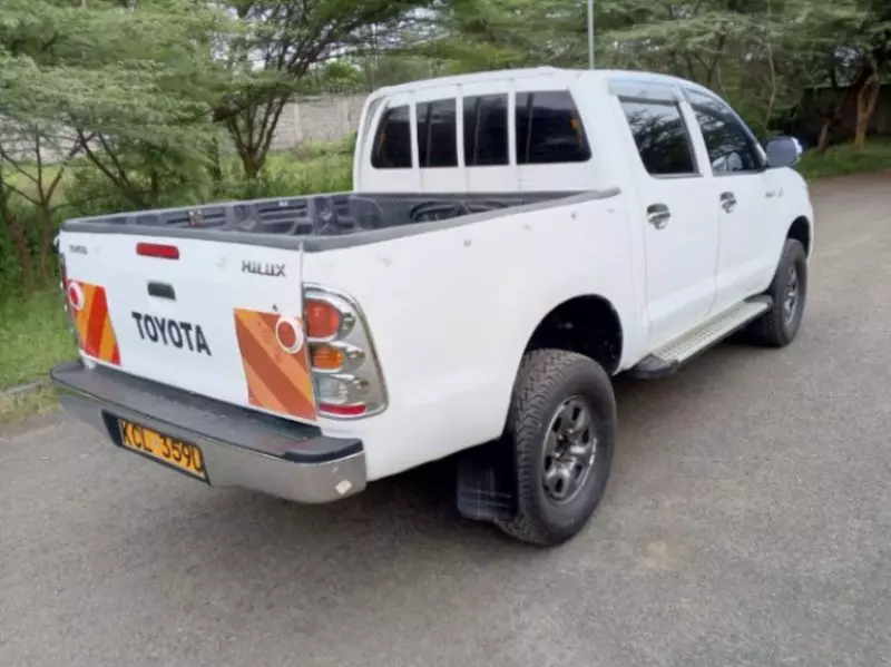 Toyota Hilux   - 2016