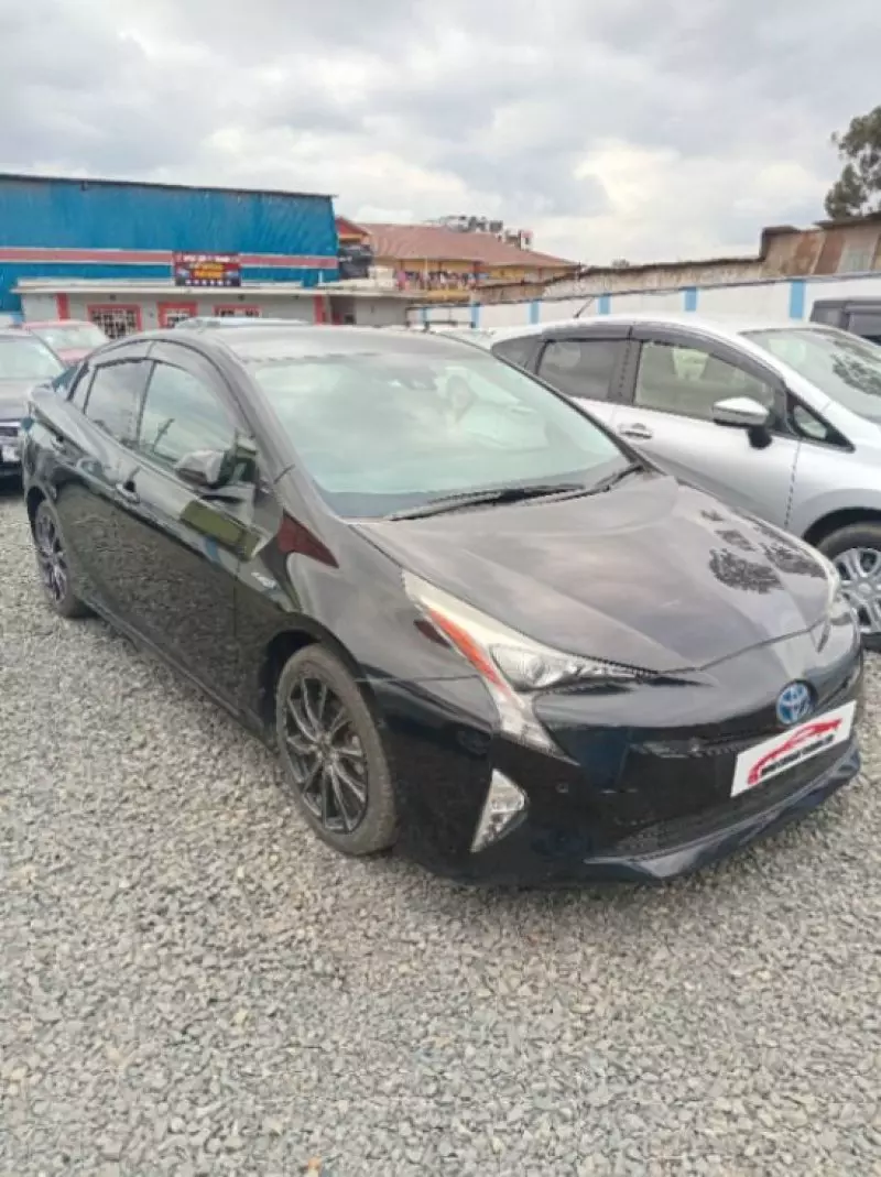 Toyota Prius   - 2016
