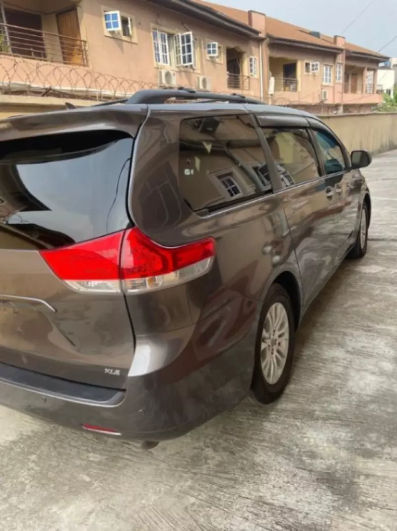 Toyota Sienna   - 2012