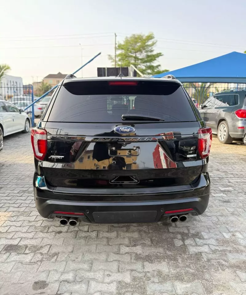 Ford Explorer   - 2018