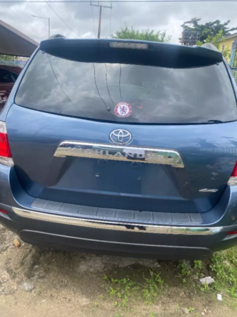 Toyota Highlander   - 2013