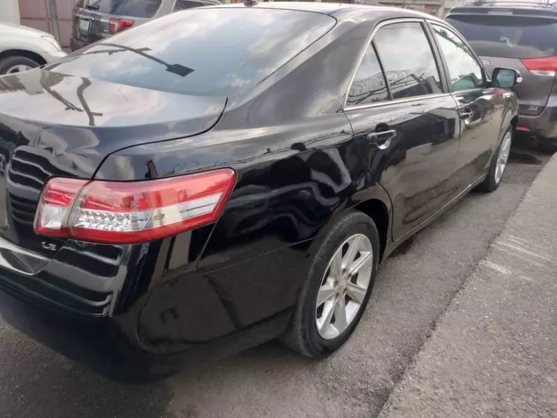 Toyota Camry   - 2011