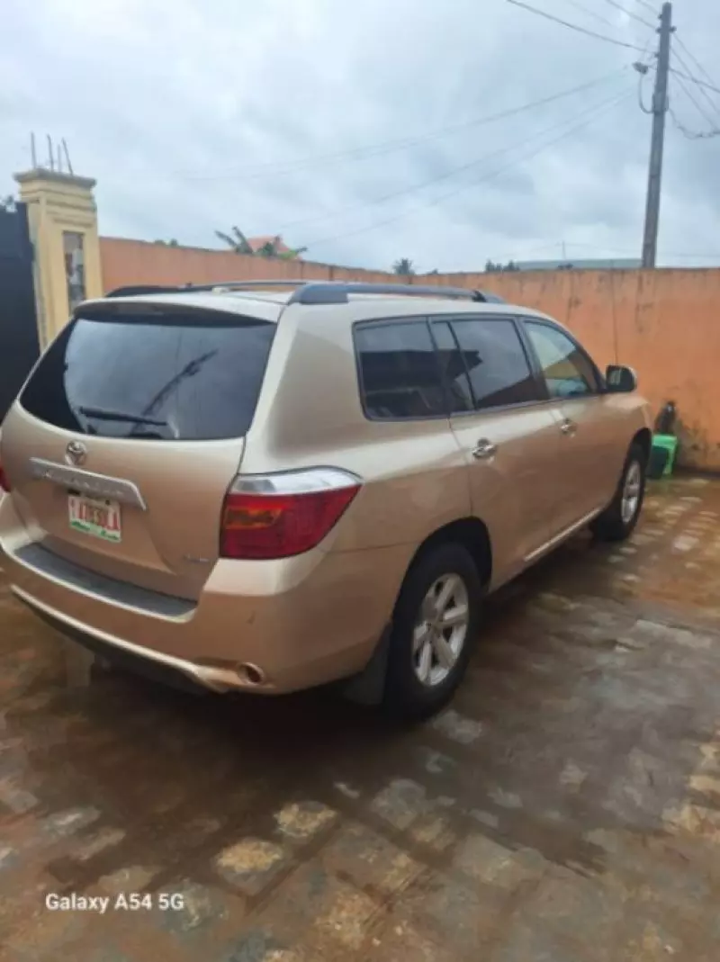 Toyota Highlander   - 2010