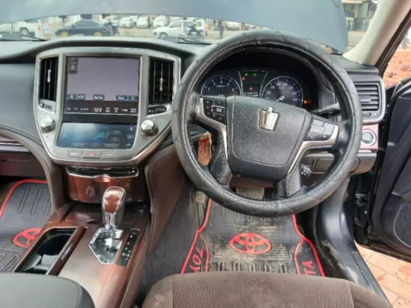 Toyota Crown   - 2016