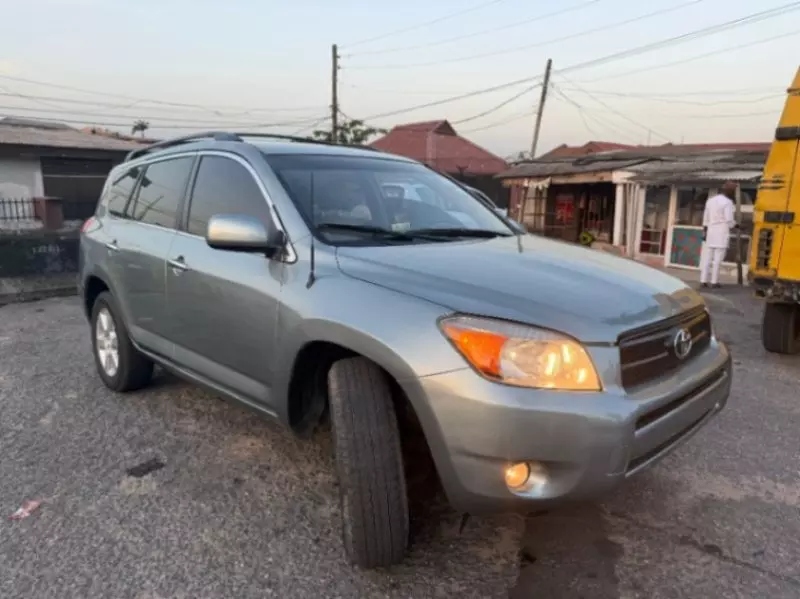 Toyota 4-Runner   - 2006