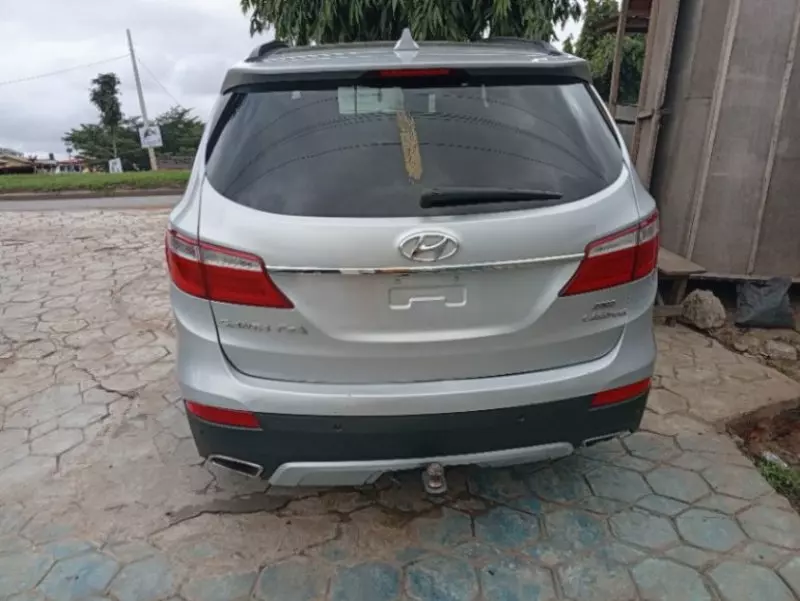 Hyundai Santa Fe   - 2015