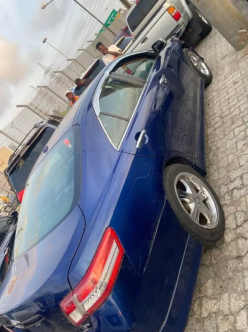 Toyota Camry   - 2011