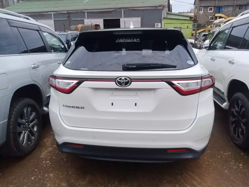 Toyota Harrier   - 2016