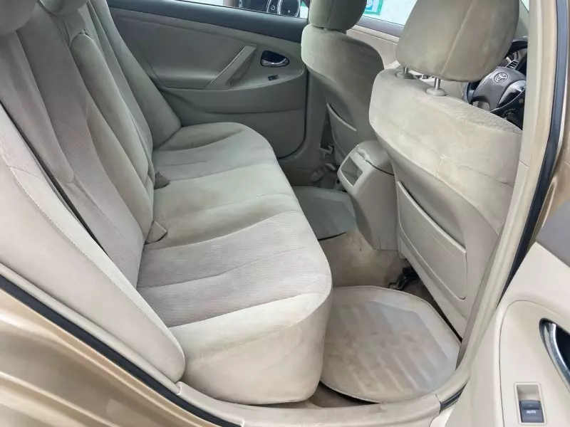 Toyota Camry   - 2010