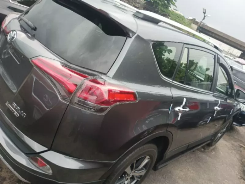 Toyota RAV 4   - 2017