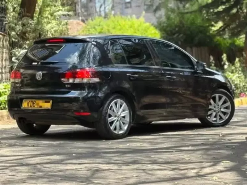 Volkswagen Golf   - 2013