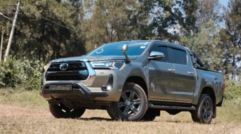 Toyota Hilux   - 2021