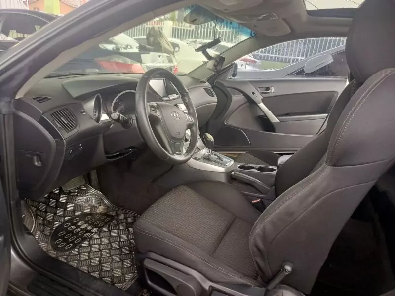 Hyundai Genesis   - 2010