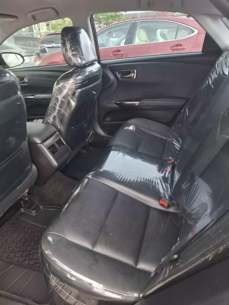 Toyota Avalon   - 2016