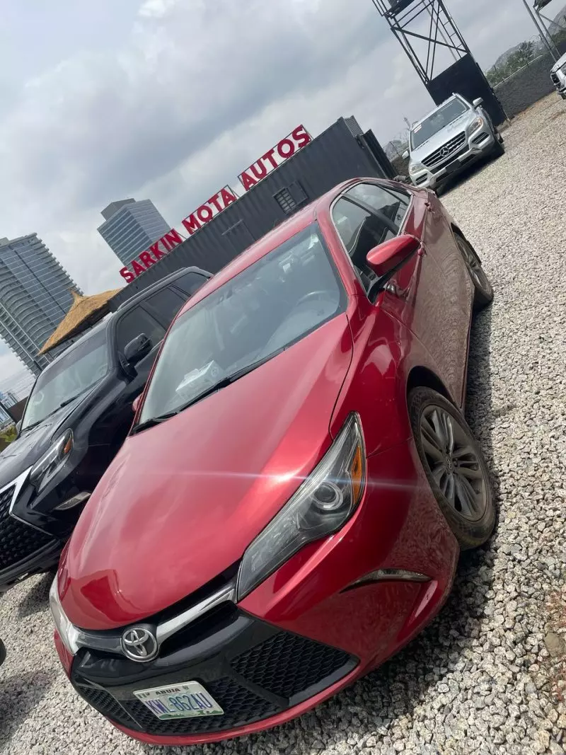 Toyota Camry   - 2016