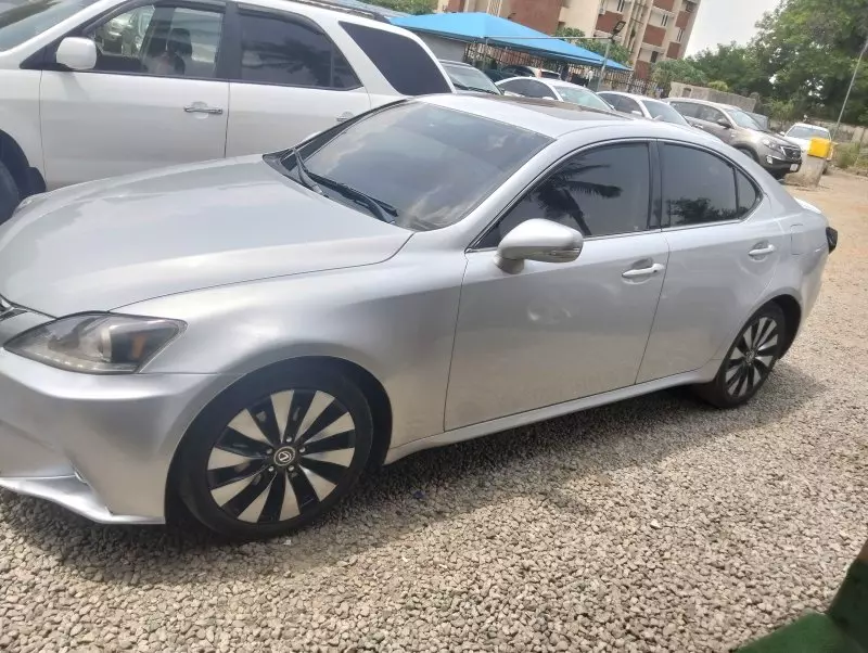 Lexus IS   - 2009