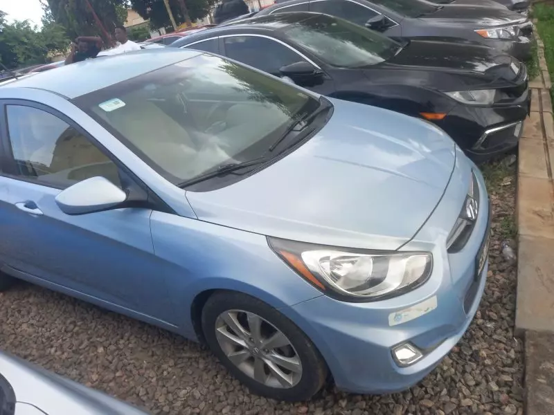 Hyundai Accent   - 2012