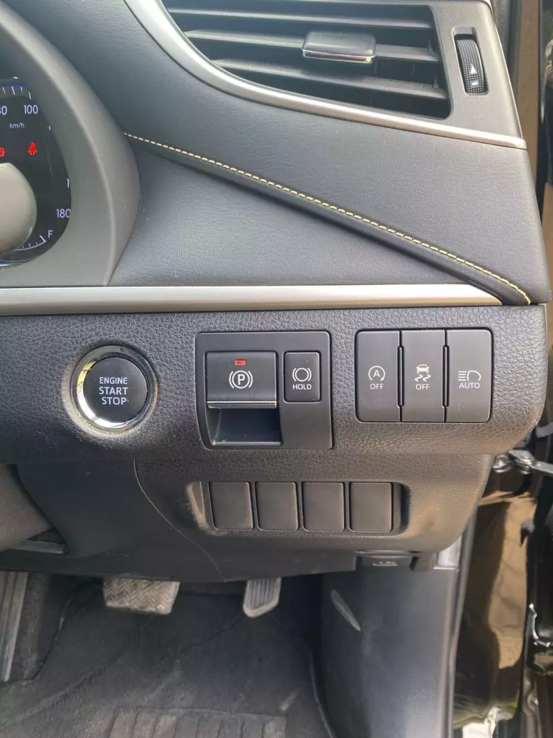 Toyota Harrier   - 2018