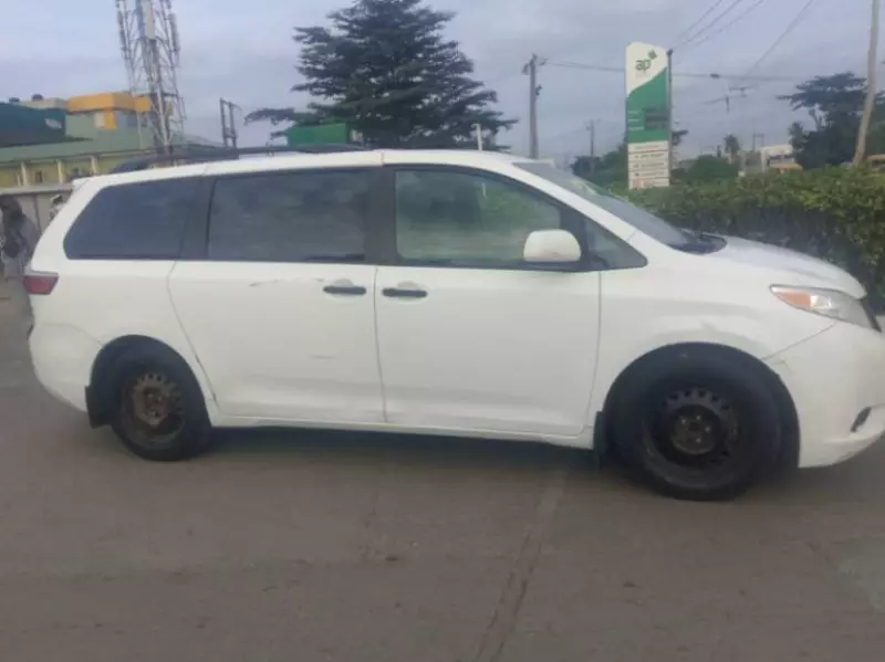 Toyota Sienna   - 2017