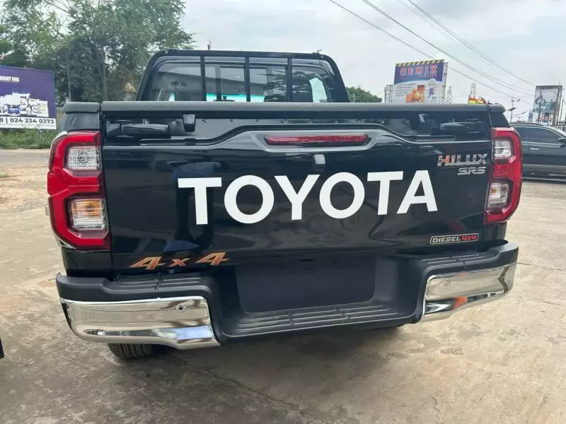 Toyota Hilux   - 2025