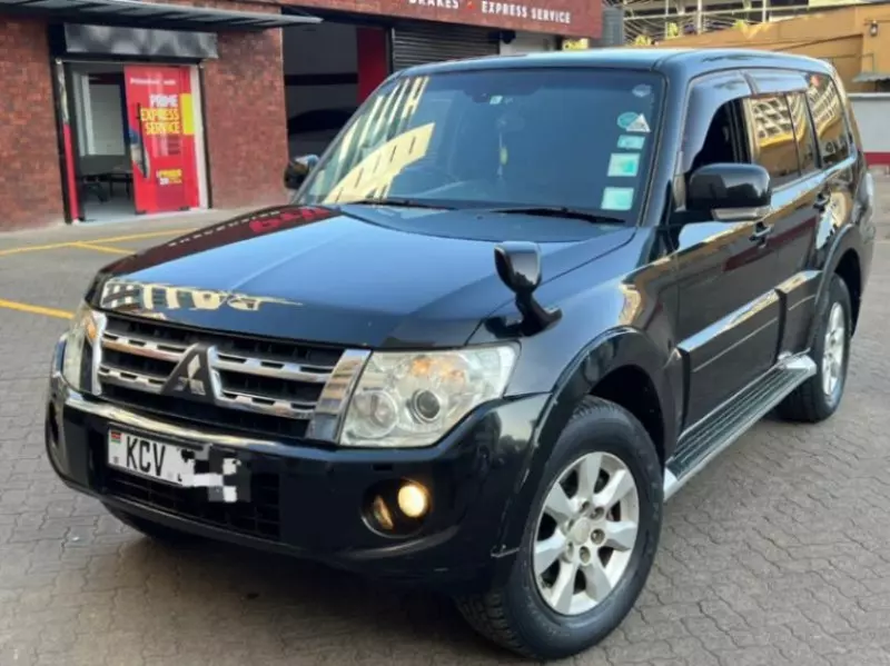 Mitsubishi Pajero   - 2012