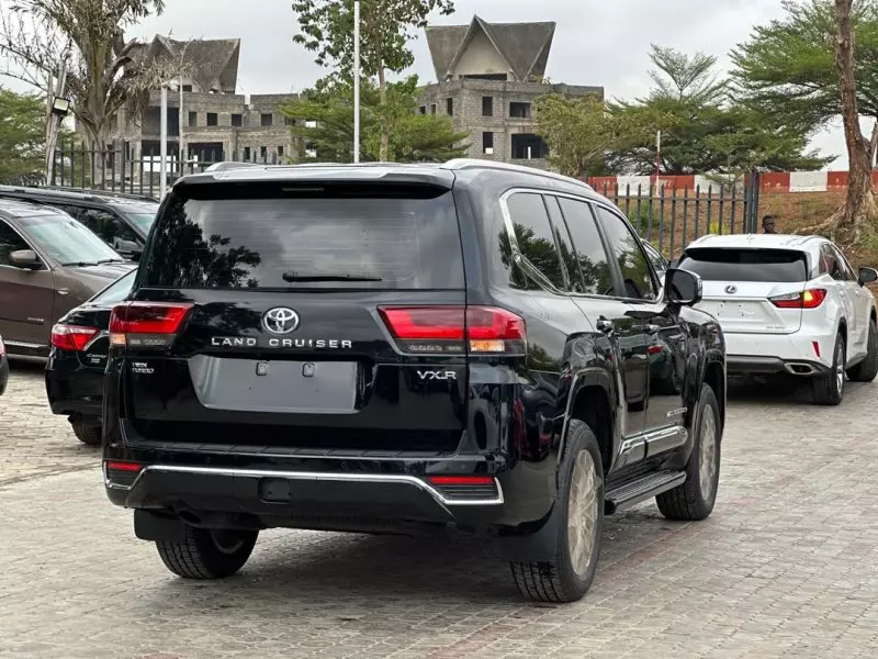 Toyota  Land Cruiser VXR V8   - 2024