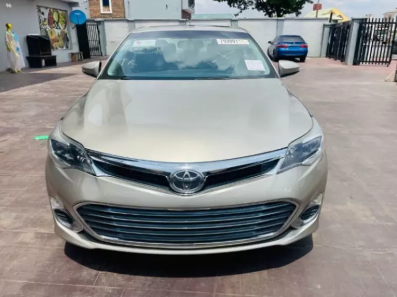 Toyota Avalon   - 2014