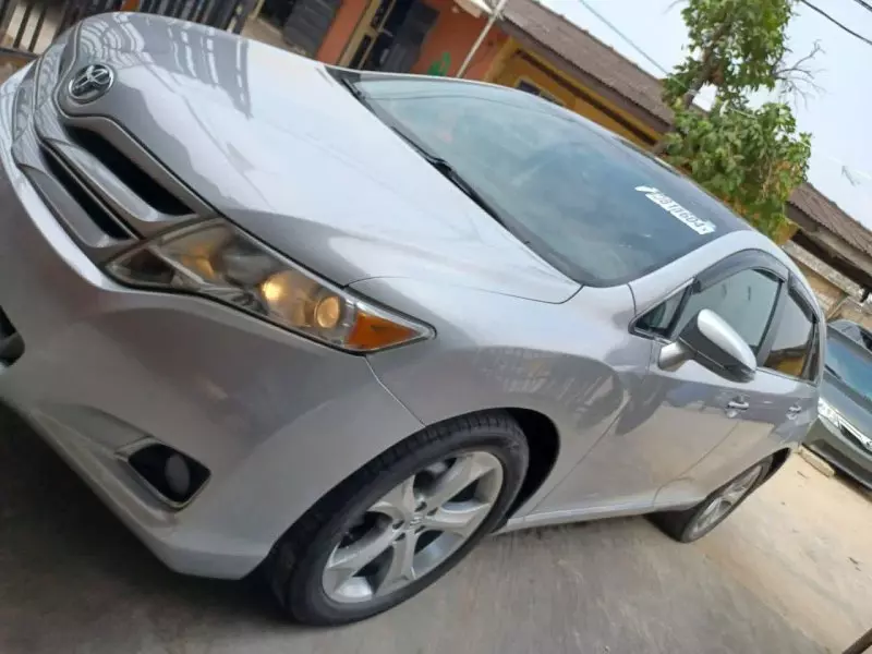 Toyota Venza   - 2014