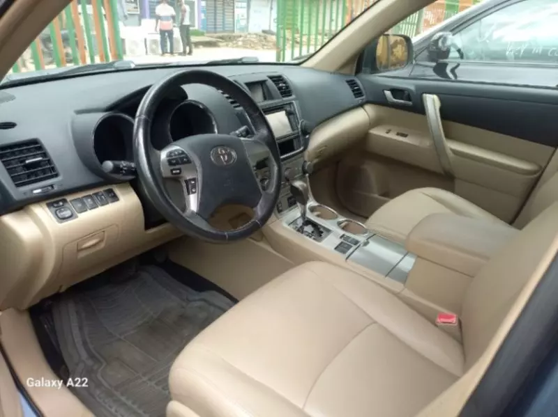 Toyota Highlander   - 2013