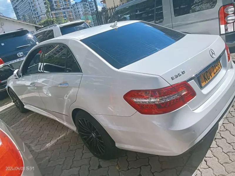 Mercedes-Benz E350   - 2012