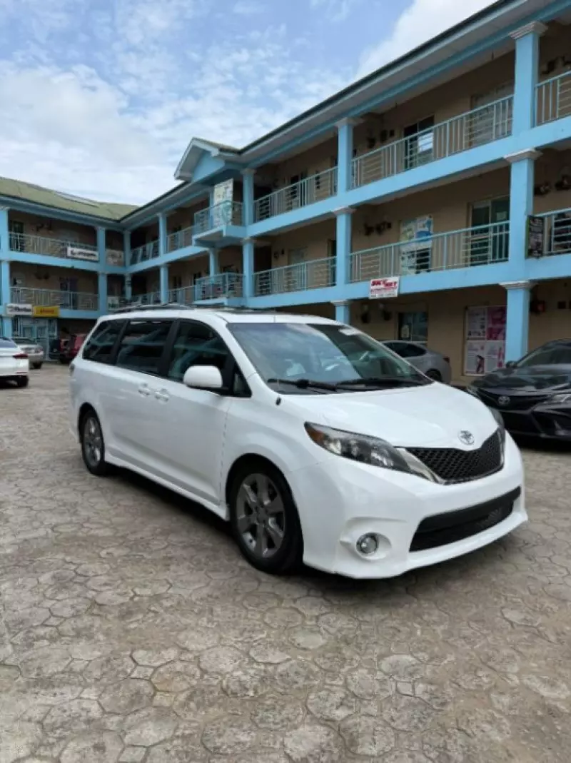 Toyota Sienna   - 2012