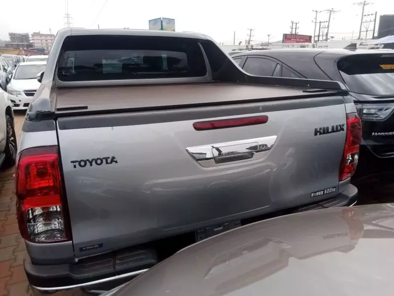 Toyota Hilux   - 2019