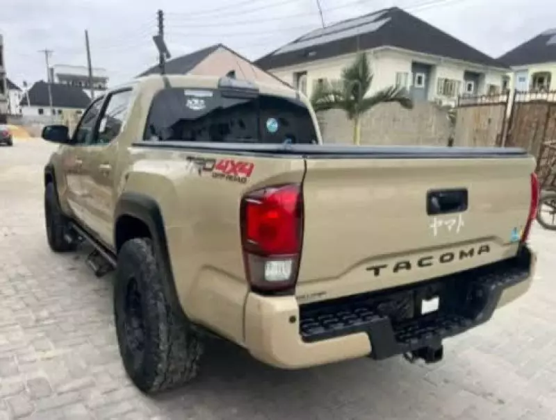 Toyota Tacoma   - 2018