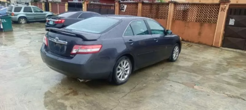 Toyota Camry   - 2010