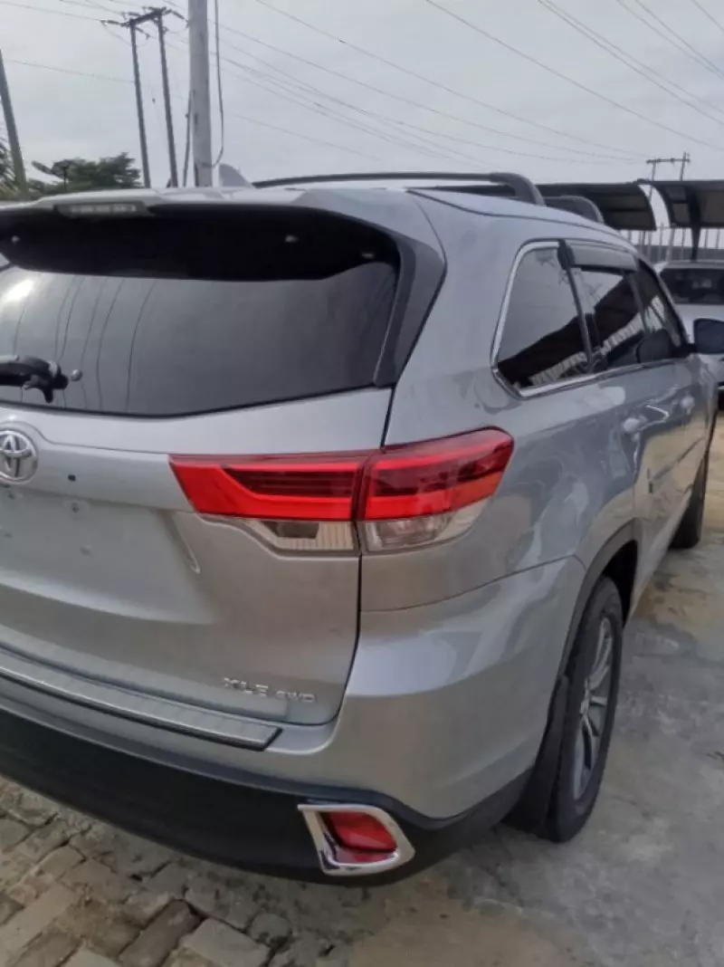 Toyota Highlander   - 2019