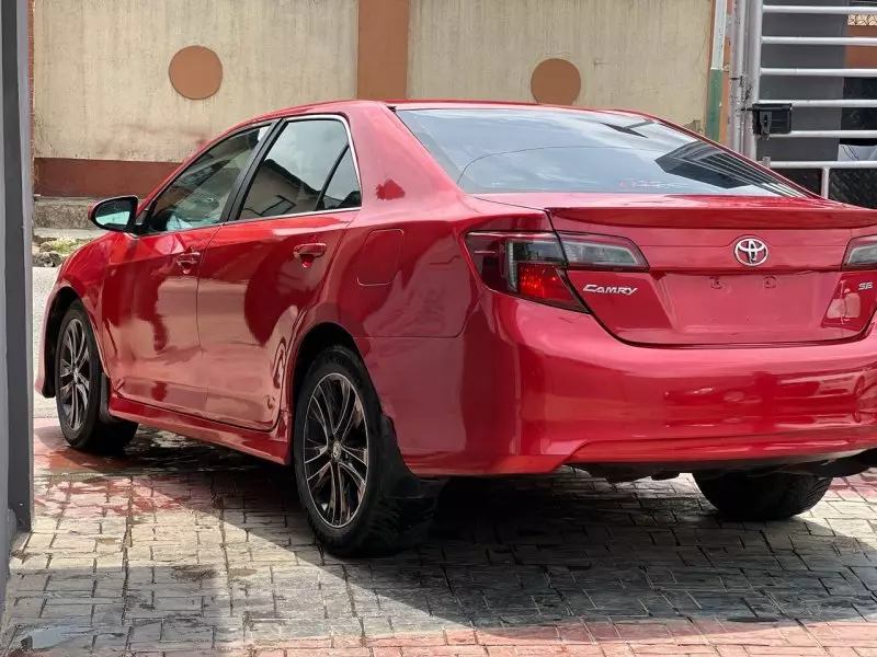 Toyota Camry   - 2013