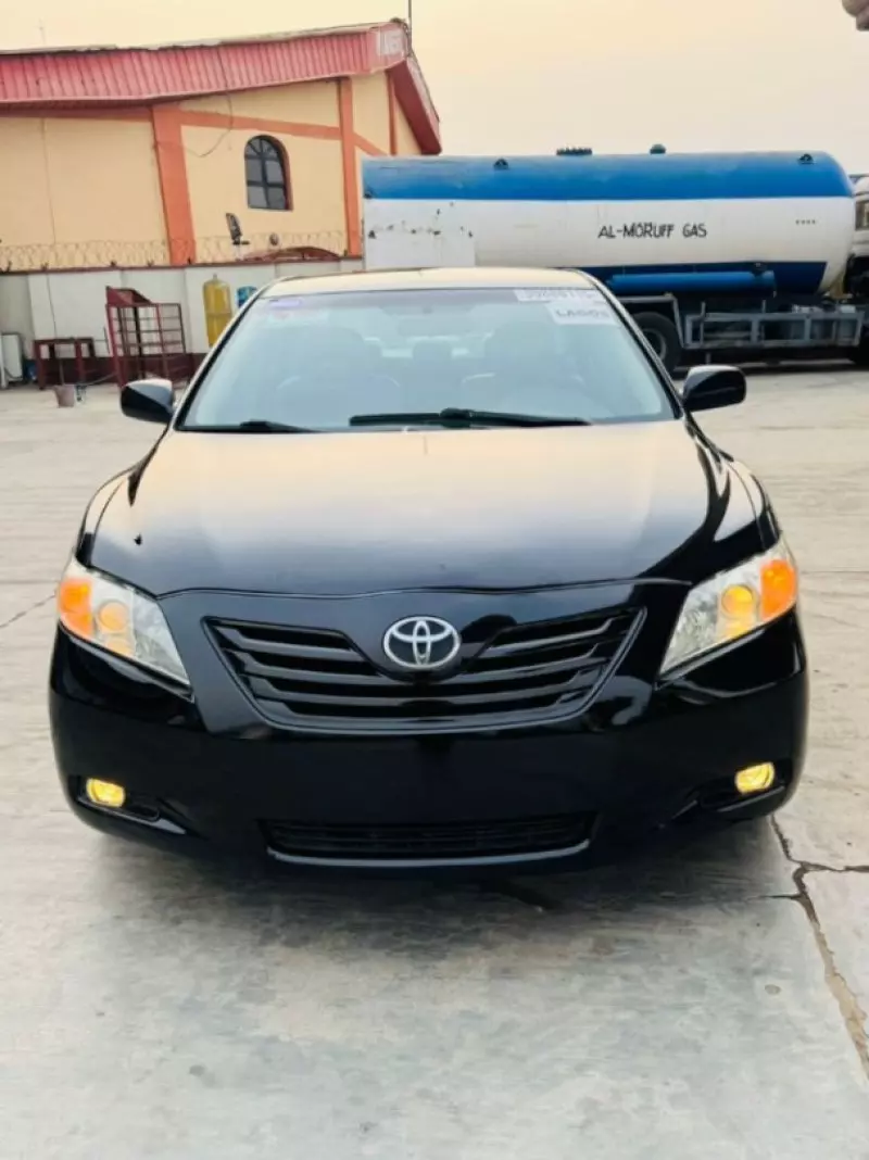 Toyota Camry   - 2009