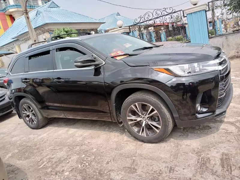 Toyota Highlander   - 2016
